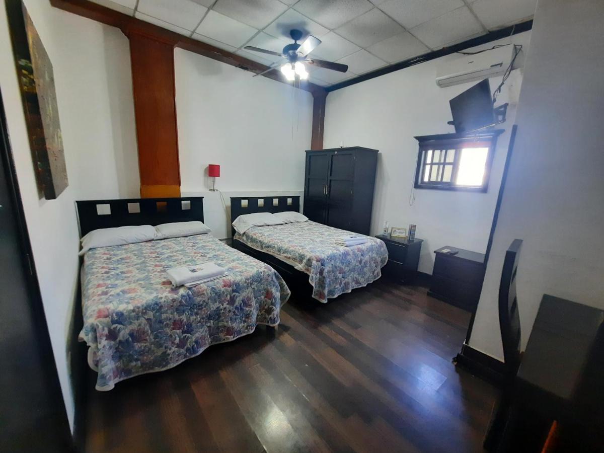 Hotel Garcias Suites, Linares Екстер'єр фото