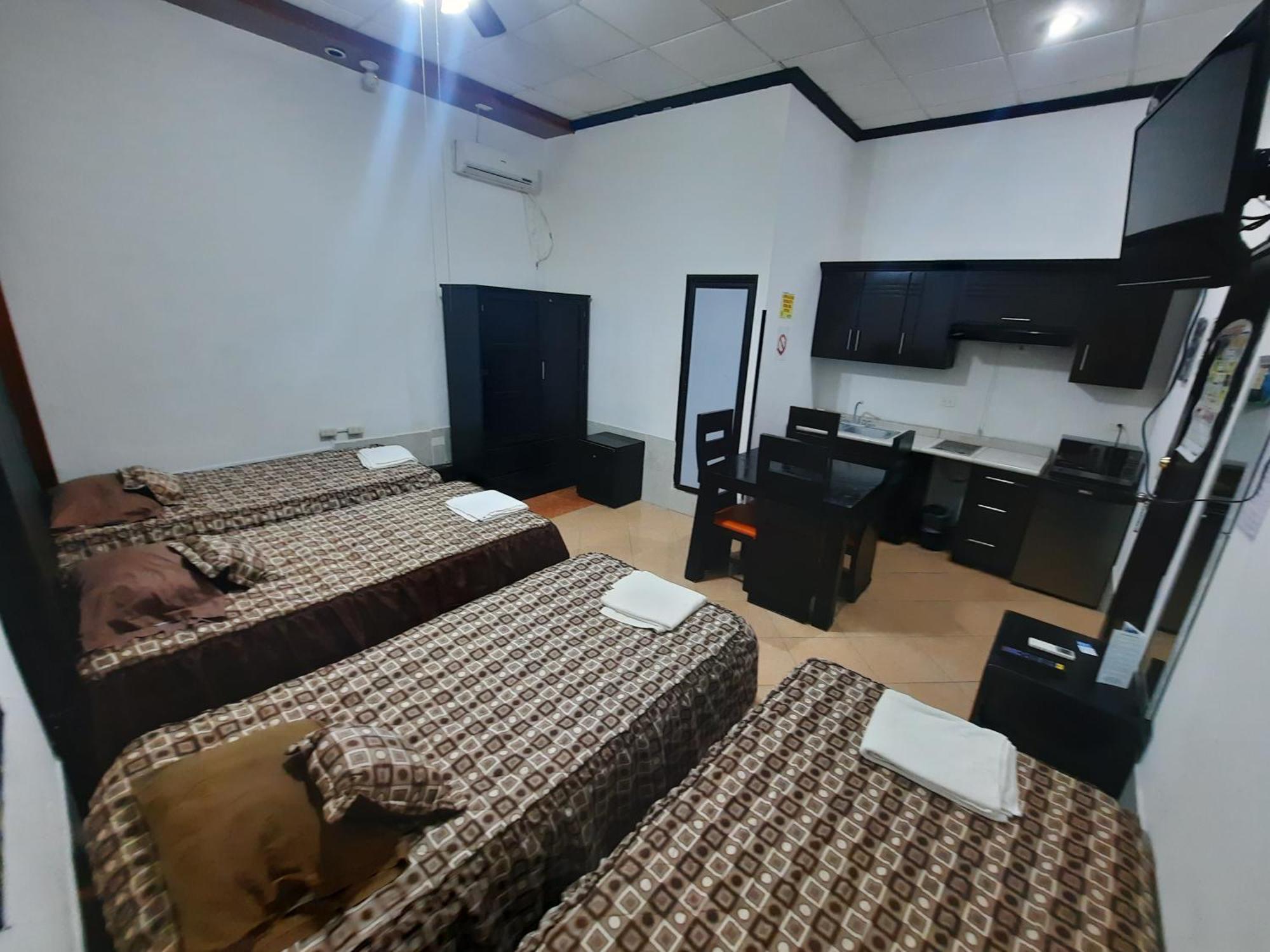 Hotel Garcias Suites, Linares Номер фото