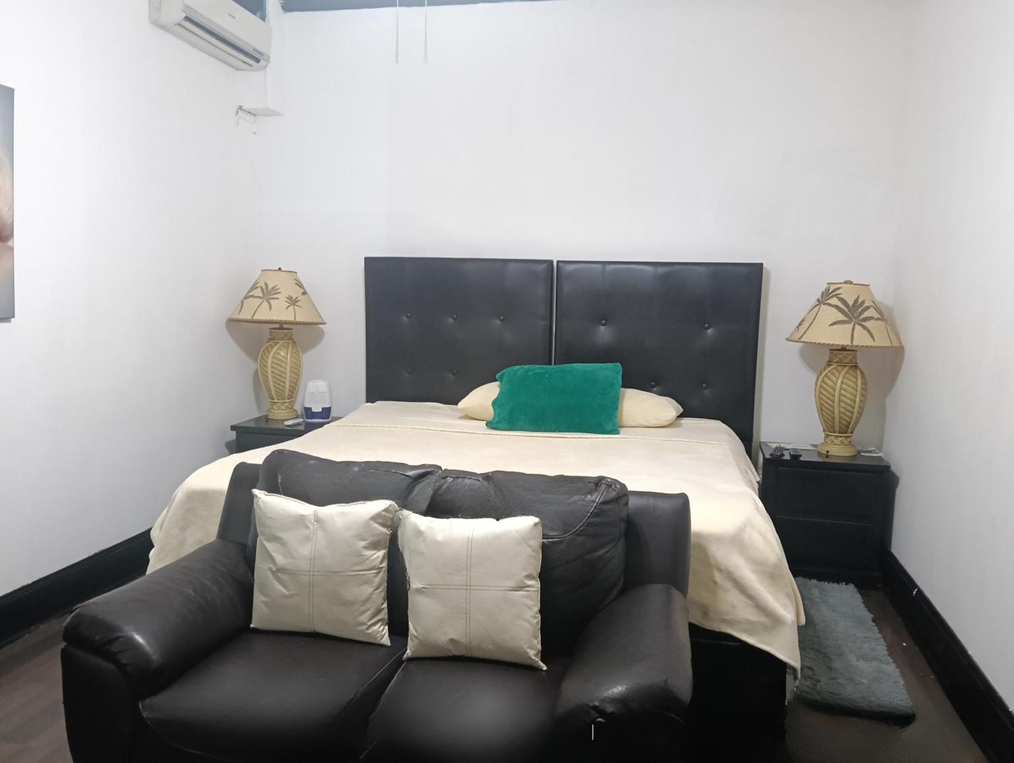 Hotel Garcias Suites, Linares Екстер'єр фото
